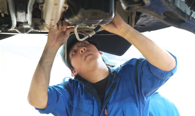 自動車整備科の授業風景