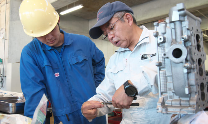 佐世保校 自動車整備科授業風景