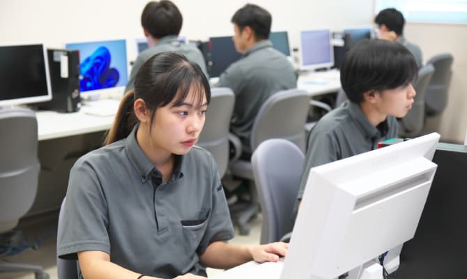 長崎校 建築設計施工科授業風景