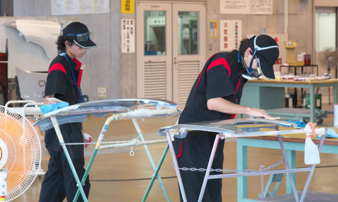 佐世保校 自動車塗装科授業風景