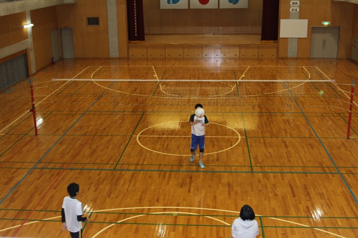 バレーボールコート1面
